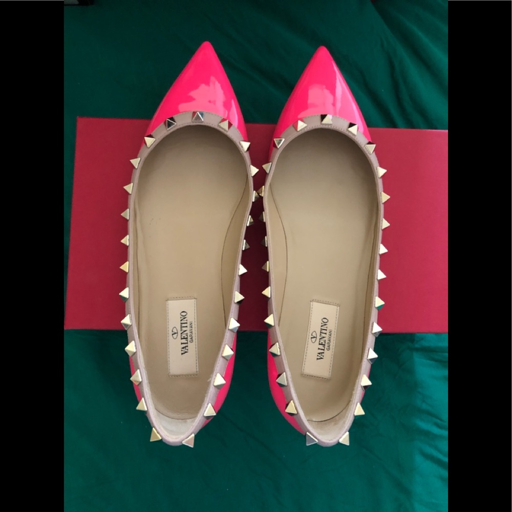 New Valentino Garavani rockstud flats in patent fluo pink sz 38
